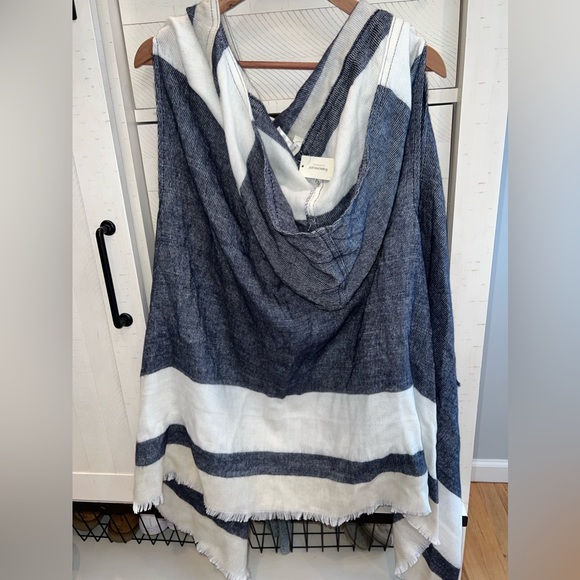Francesca's - Blue & White Striped Oversized Sleeveless Cardigan - Picture 2 of 4